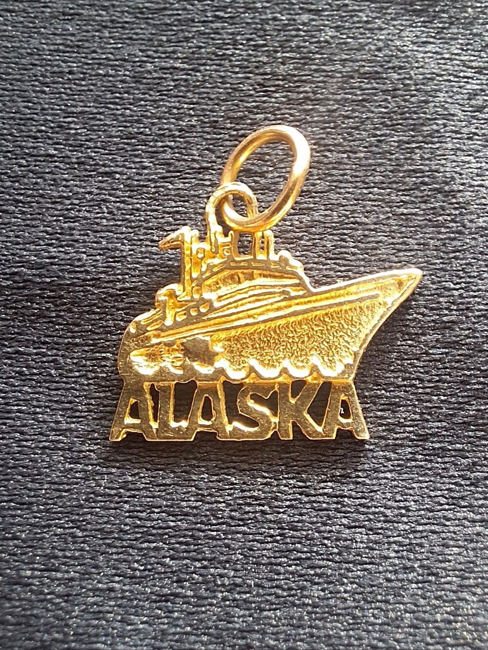 14K Gold Alaska Cruise Ship Charm Pendant Estate Fine Jewelry 70s-80s